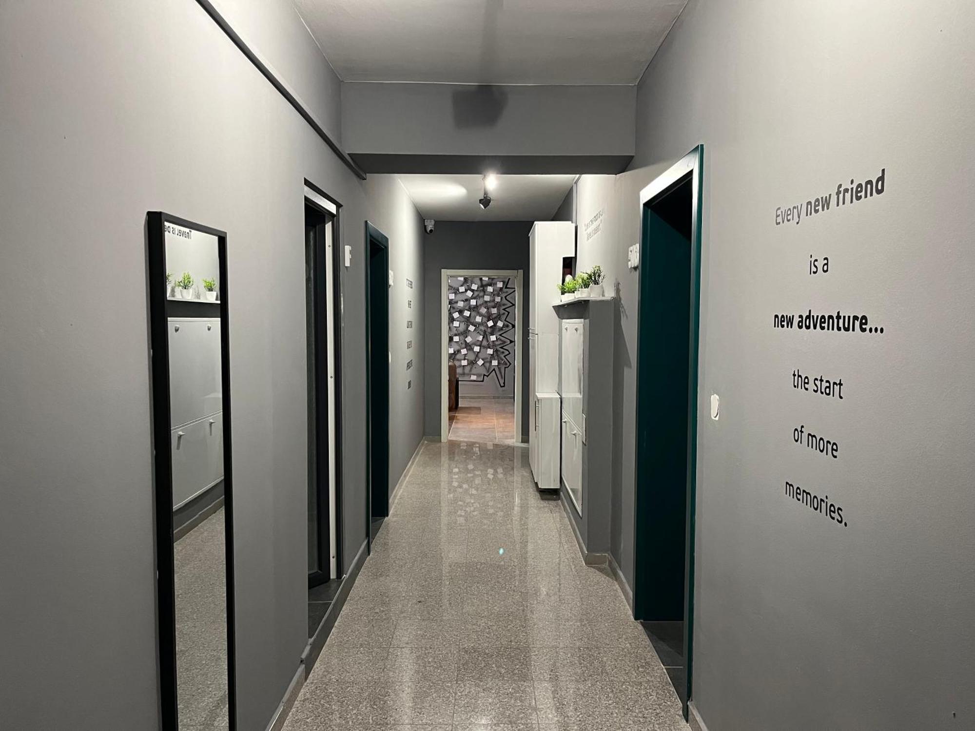 Mickitos Urban Hostel Skopje Zewnętrze zdjęcie